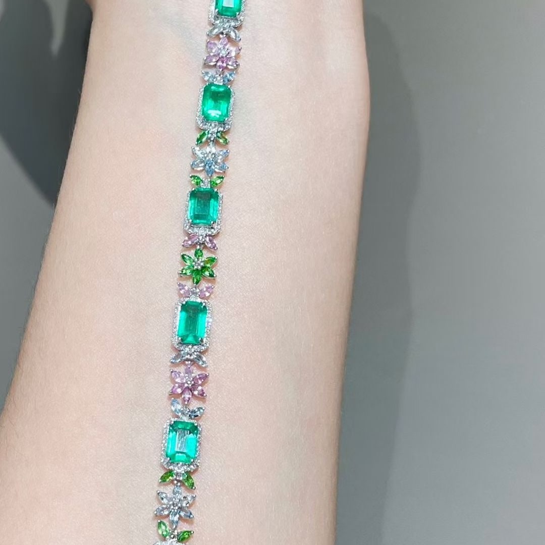 14k Gold 6.25 Ct Vivid Green Natural Emerald & Diamond Bracelet - 3