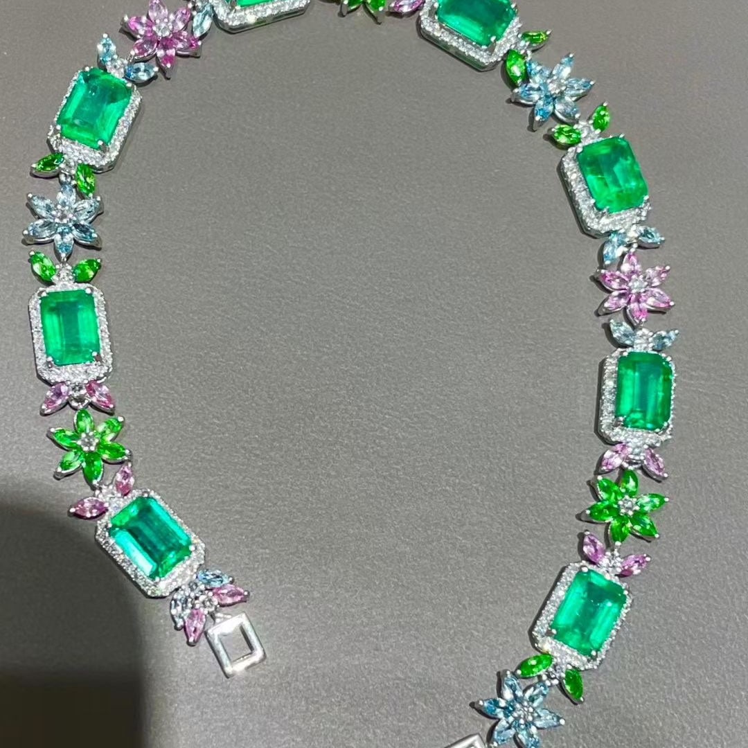 14k Gold 6.25 Ct Vivid Green Natural Emerald & Diamond Bracelet - 4