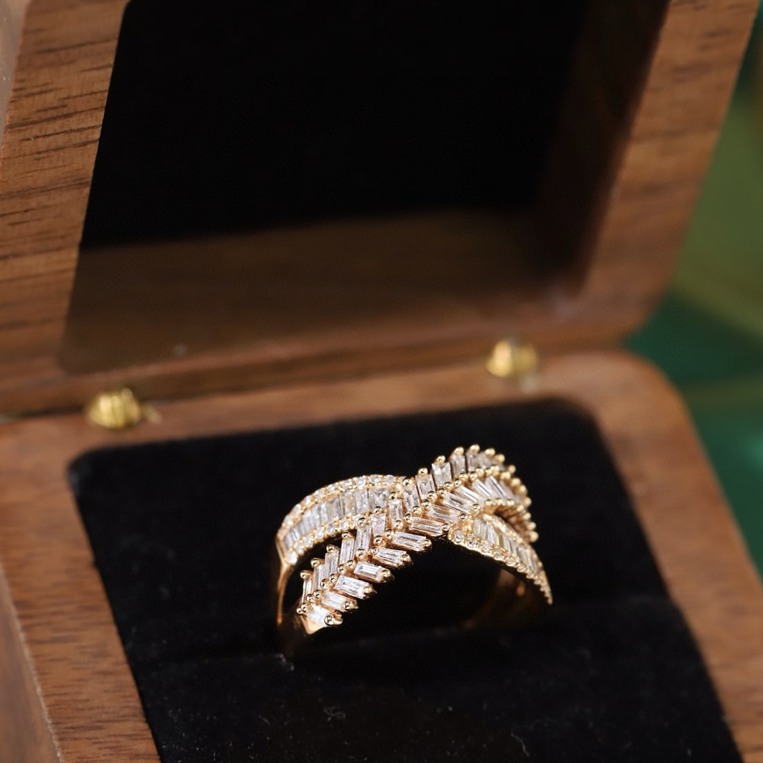14k Gold 0.70 Ct Natural H Diamond Ring - 4