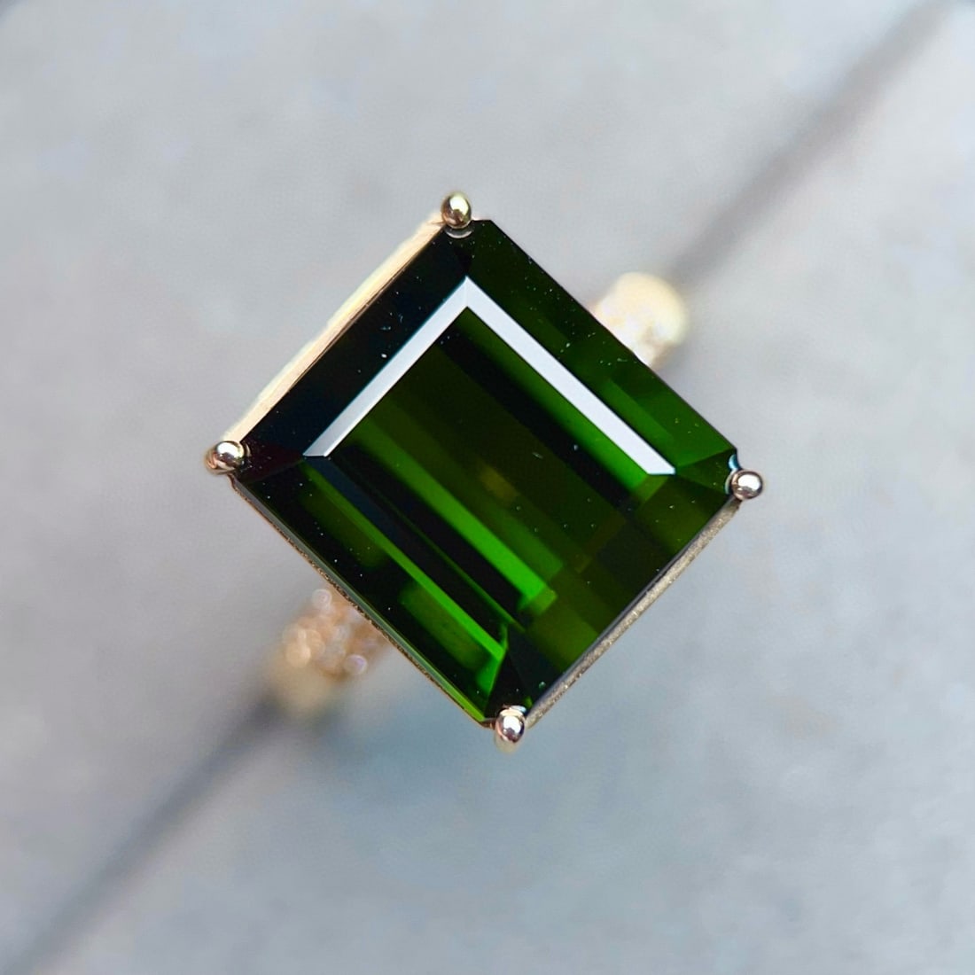 14k Gold 10.29 Ctw Natural Tourmaline & Diamond Ring: Ref:231065206 // gold content:14k gold // ring size:7. 25us // // main gemstone:tourmaline // shape:octagonal // carat weight:10. 2ct // color:green // treatment:natural // // adjacent gemstone 2 :