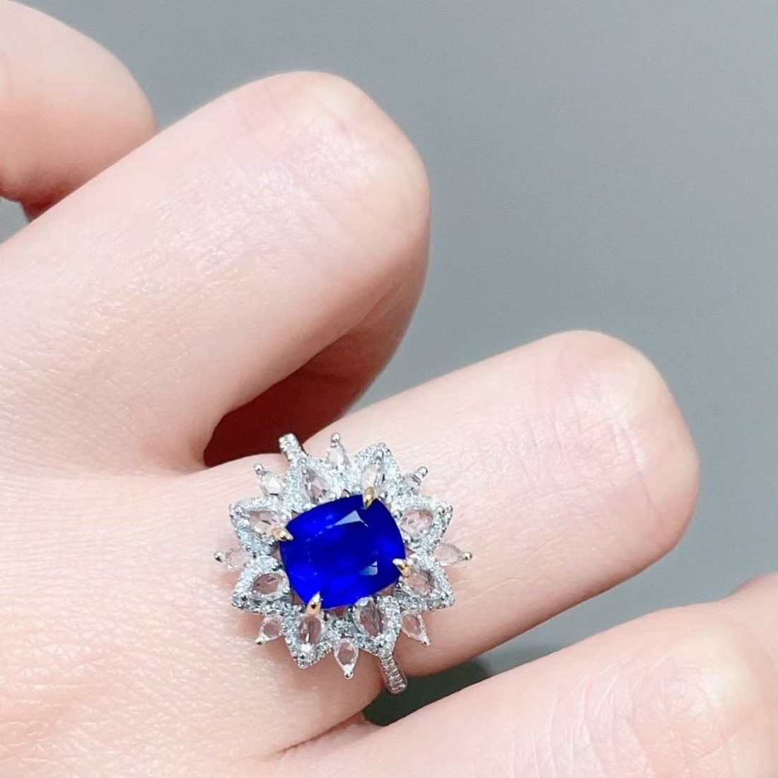 14k Gold 2 Ct Natural Sapphire & Diamond & Sapphire Ring - 2