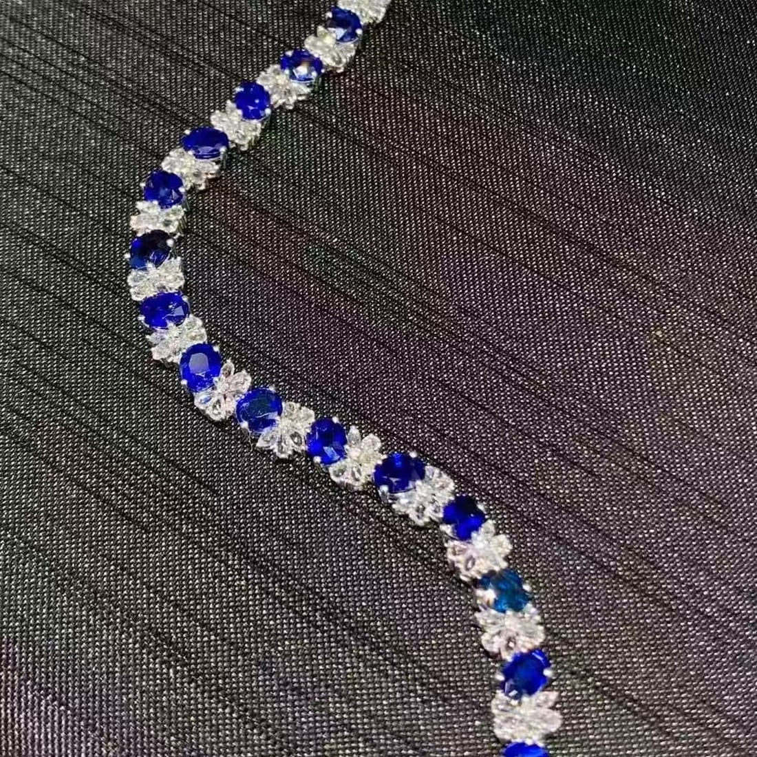 14k Gold 9.2 Ct Natural Sapphire & Diamond Bracelet - 3