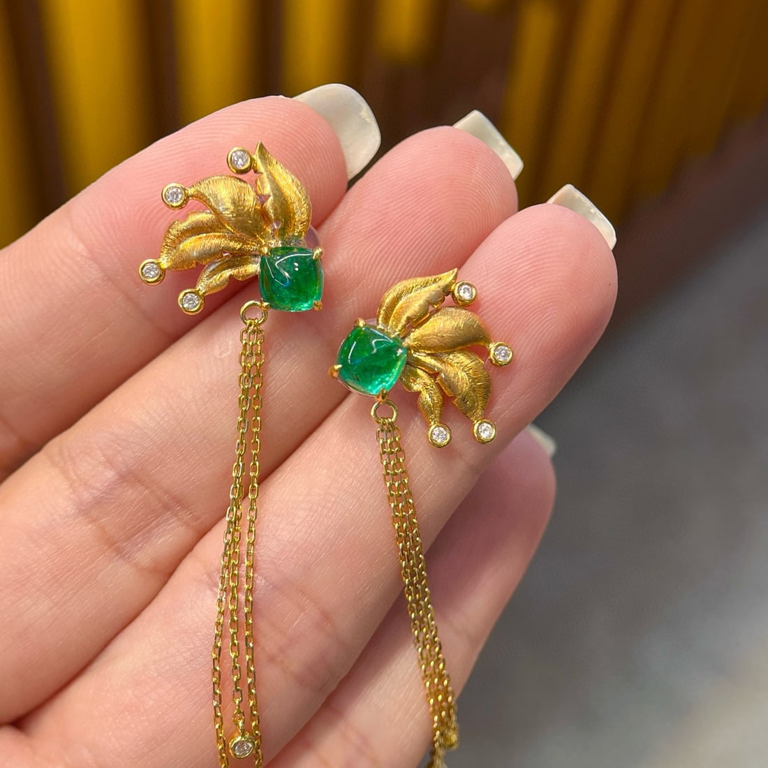 14k Gold 1.84 Ctw Vivid Green Natural Emerald & Diamond Earrings: Ref:231065222 // gold content:14k gold // main gemstone:emerald // shape:sugar-loaf // carat weight:1. 7ct // color:vivid green // treatment:natural // // adjacent gemstone 2 : diamond // shape:round