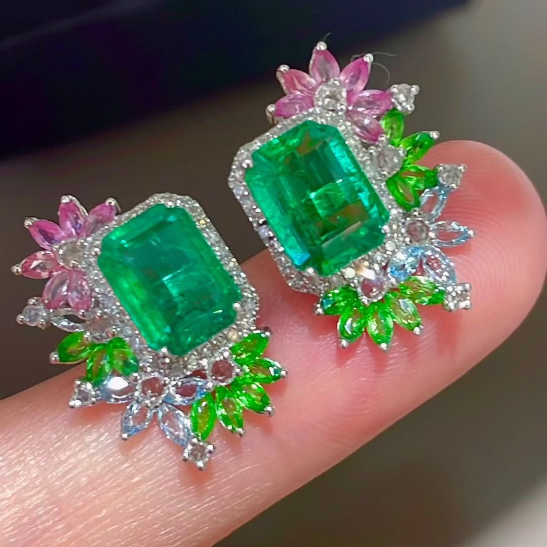 14k Gold 2.8 Ct Natural Emerald & Diamond Earrings - 4