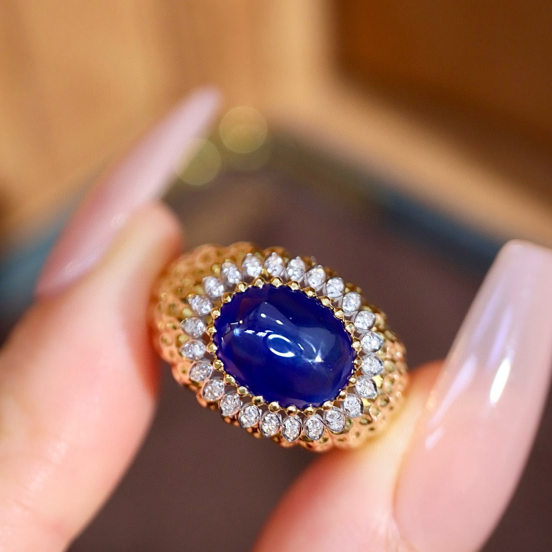 14k Gold 2.62 Ctw Natural Sapphire & Diamond Ring: Ref:231065259 // gold content:14k gold // ring size:7. 25us // // main gemstone:sapphire // shape:oval // carat weight:2. 49ct // color:blue // treatment:natural // // adjacent gemstone 2 : diamond