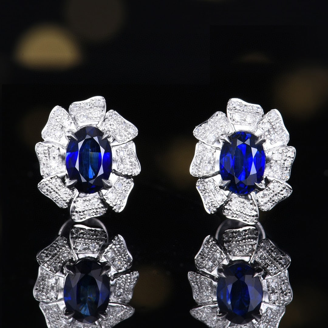14k Gold 1.26 Ctw Vivid Blue Natural Sapphire & Diamond Earrings: Ref:231066006 // gold content:14k gold // main gemstone:sapphire // shape:oval // carat weight:1. 06ct // color:vivid blue // treatment:natural // // adjacent gemstone 2 : diamond // number of stones: