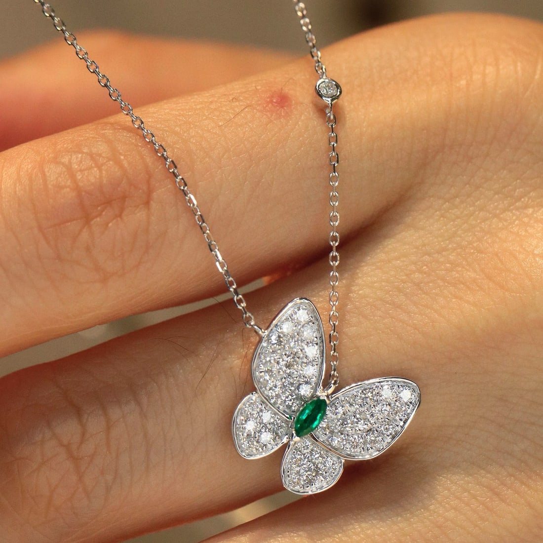 14k Gold 0.58 Ctw Vivid Green Natural Emerald & Diamond & Butterfly Necklace - 4