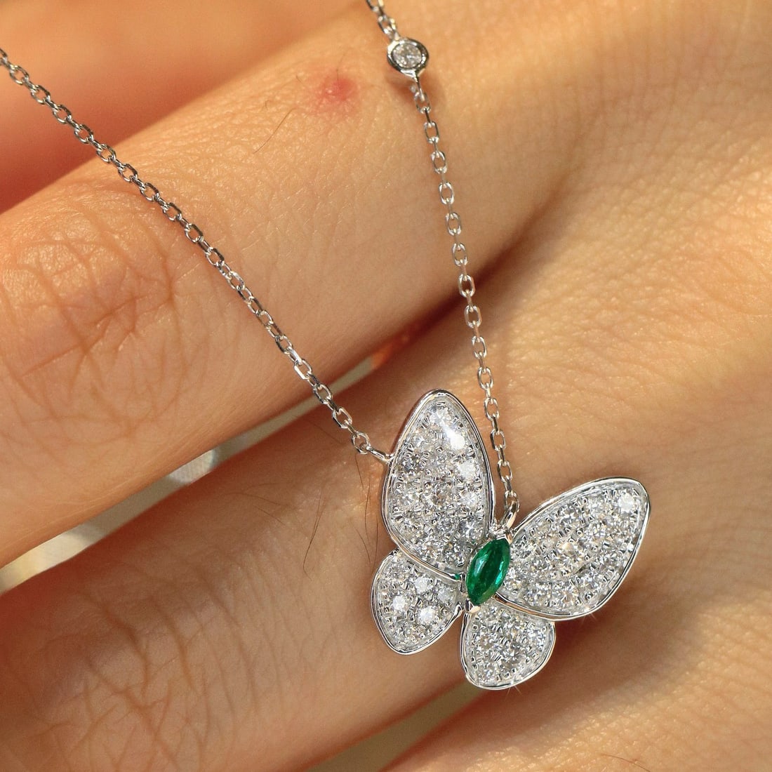 14k Gold 0.58 Ctw Vivid Green Natural Emerald & Diamond & Butterfly Necklace - 5