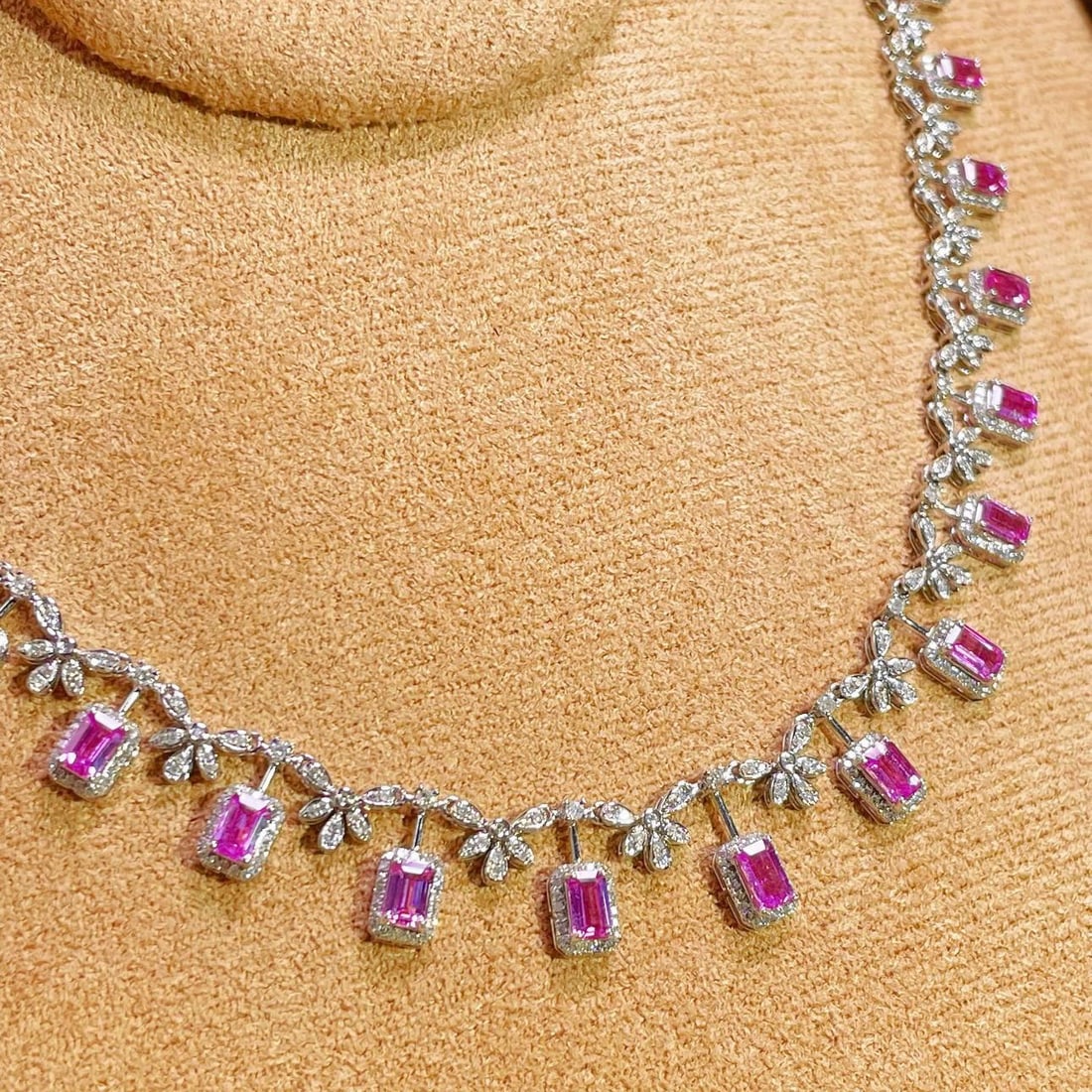 14k Gold 8 Ct Natural Sapphire & Diamond Necklace - 8