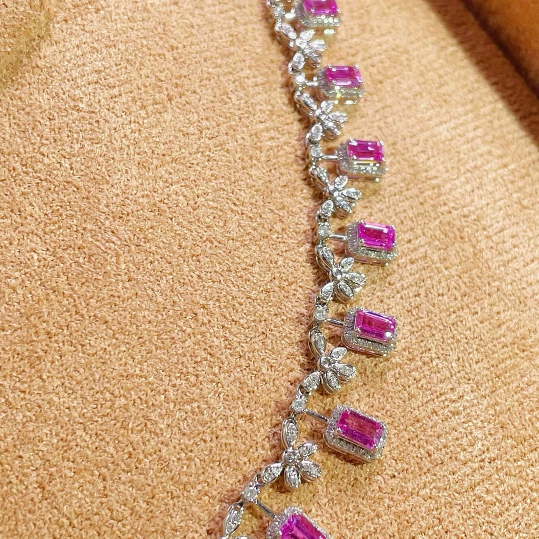 14k Gold 8 Ct Natural Sapphire & Diamond Necklace - 9