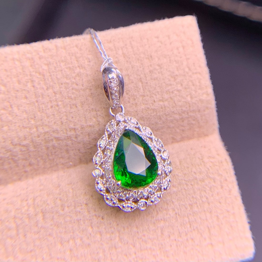14k Gold 1.03 Ct Vivid Green Natural Tsavorite & Diamond Pendant( Without Chain ) - 2