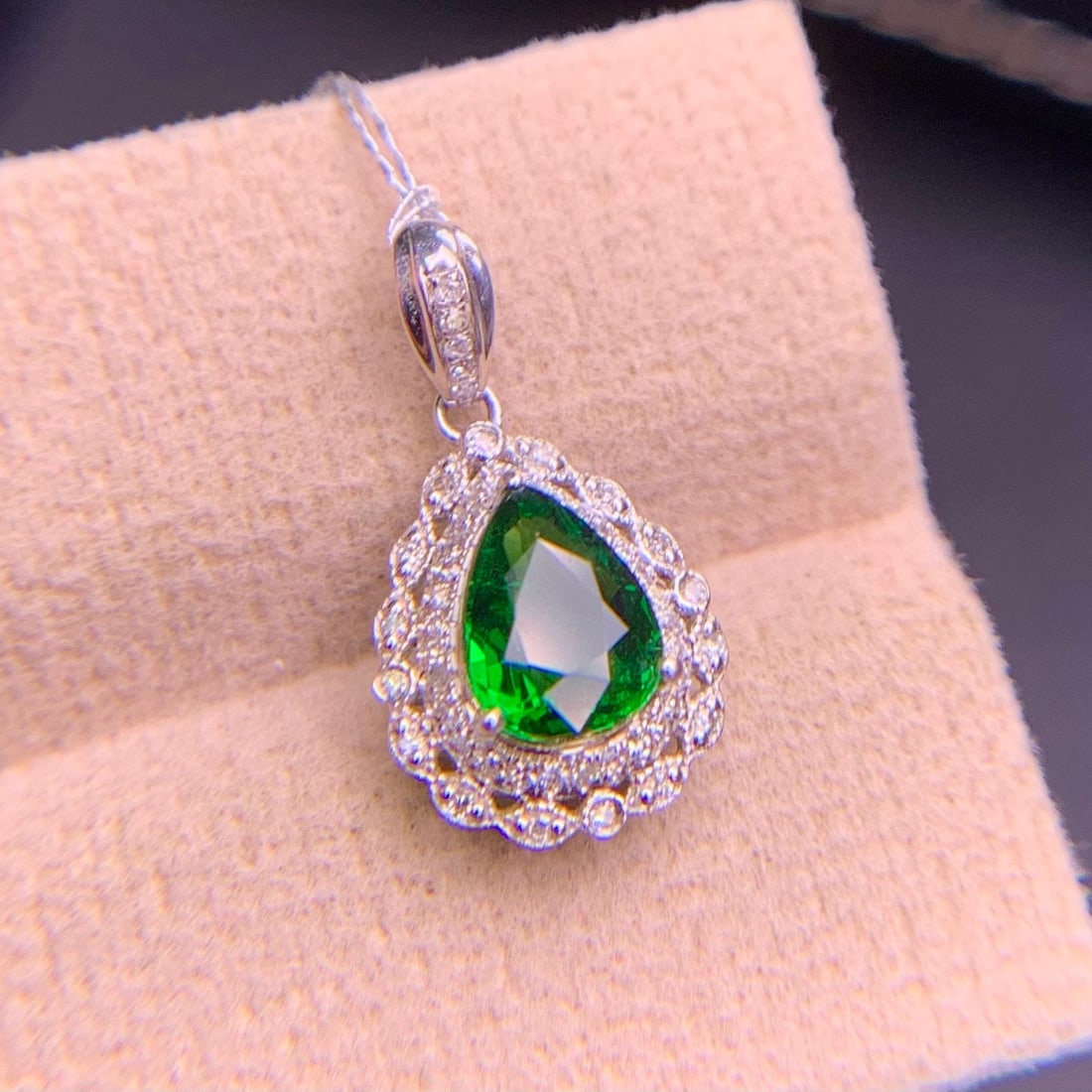 14k Gold 1.03 Ct Vivid Green Natural Tsavorite & Diamond Pendant( Without Chain ) - 4