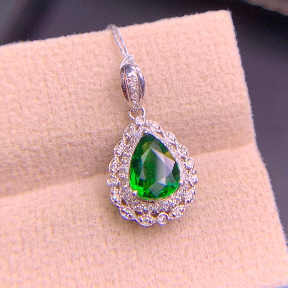 14k Gold 1.03 Ct Vivid Green Natural Tsavorite & Diamond Pendant( Without Chain ) - 5