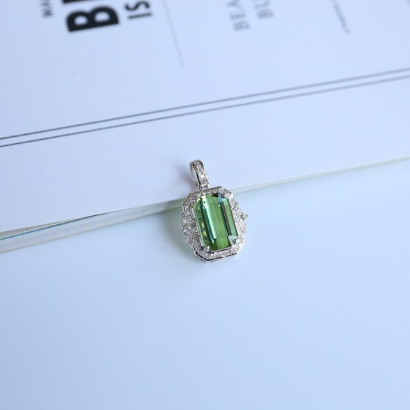 14k Gold 3.1 Ct Natural Tourmaline & Diamond Pendant( Without Chain ): Ref:231066046 // gold content:14k gold // main gemstone:tourmaline // shape:octagonal // carat weight:3. 1ct // color:green // treatment:natural // // adjacent gemstone 2 : diamond // shape:round //
