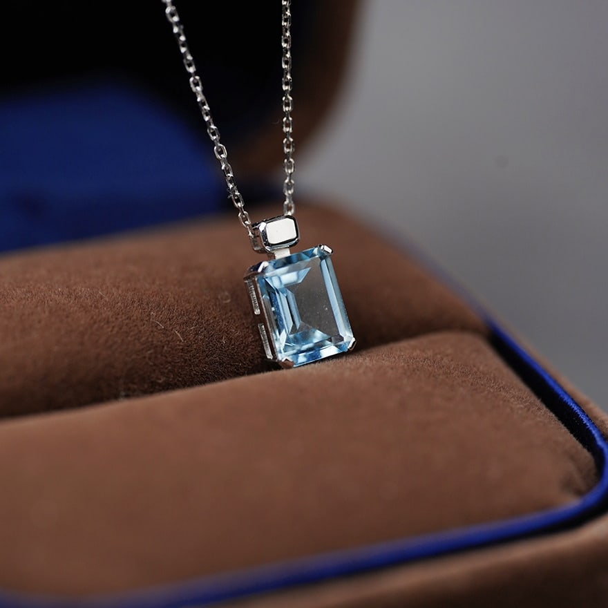 14k Gold 1.5 Ct Natural Aquamarine Necklace: Ref:231066047 // gold content:14k gold // main gemstone:aquamarine // shape:octagonal // carat weight:1. 5ct // color:santa maria color // treatment:natural // Condition: New Low Estimate: 2400.00