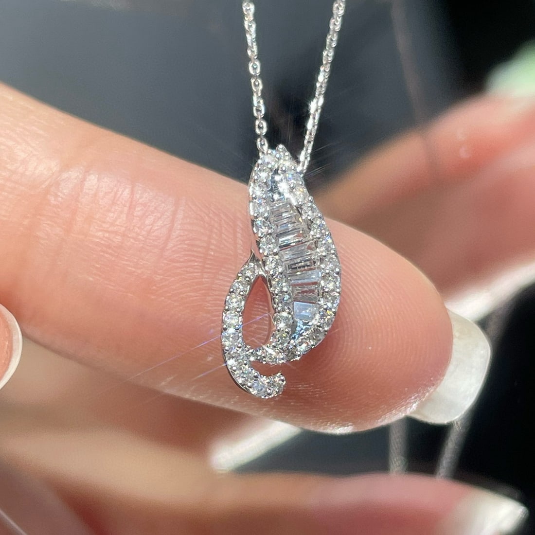 14k Gold 0.25 Ct Natural H Diamond Pendant( Without Chain ): Ref:231066064 // gold content:14k gold // main gemstone:diamond // shape:multiply // carat weight:0. 25ct // clarity grade:vs-si // color:h // treatment:natural // Condition: New Low Estimate:
