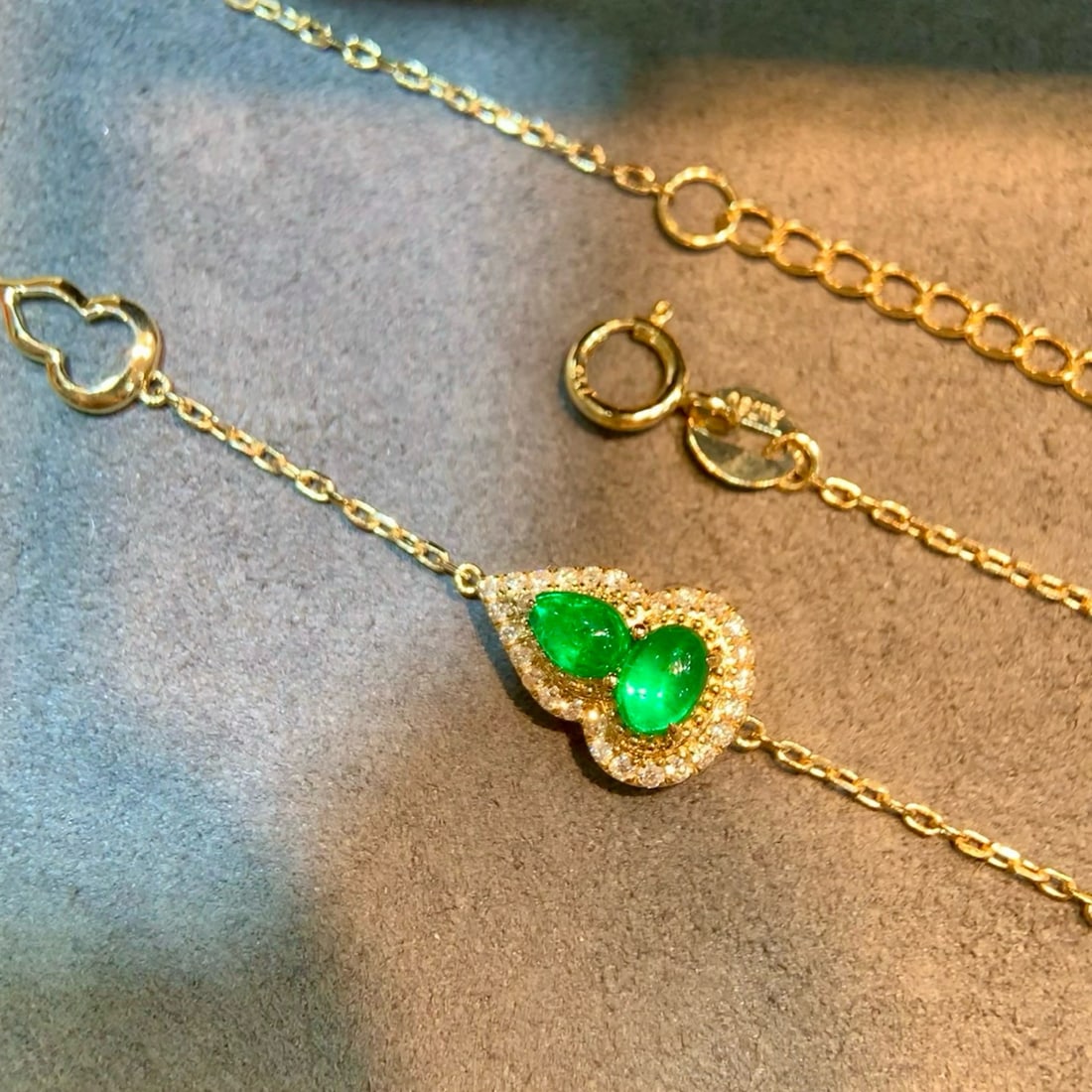 14k Gold 0.66 Ctw Natural Emerald & Diamond Bracelet - 2