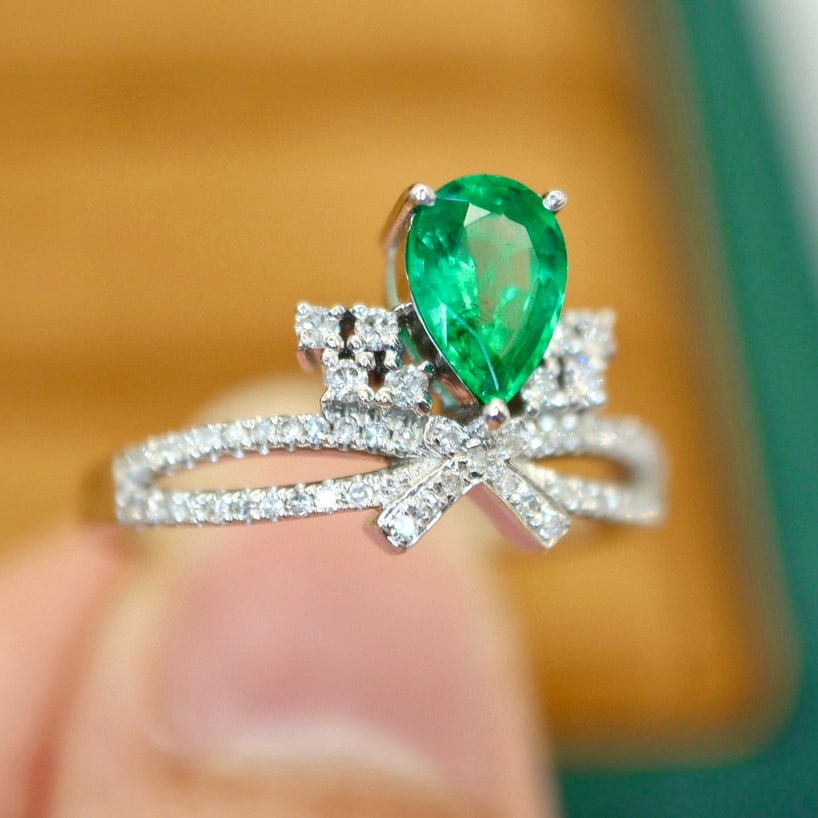 14k Gold 0.92 Ctw Natural Emerald & Diamond Ring - 2