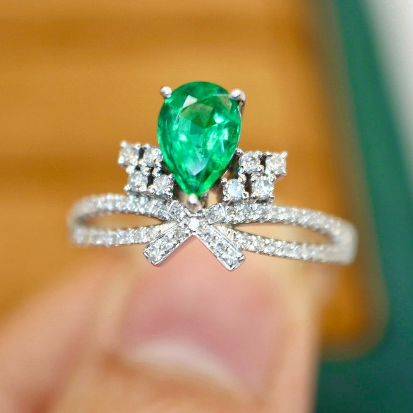 14k Gold 0.92 Ctw Natural Emerald & Diamond Ring - 3
