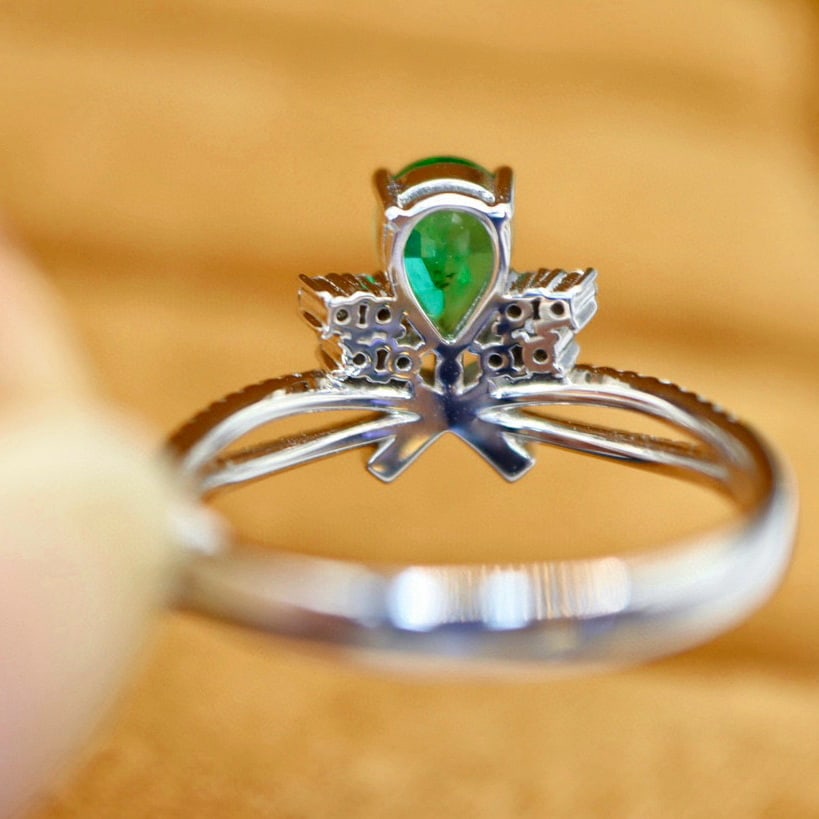 14k Gold 0.92 Ctw Natural Emerald & Diamond Ring - 5