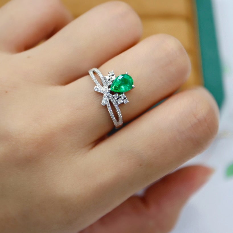 14k Gold 0.92 Ctw Natural Emerald & Diamond Ring - 6