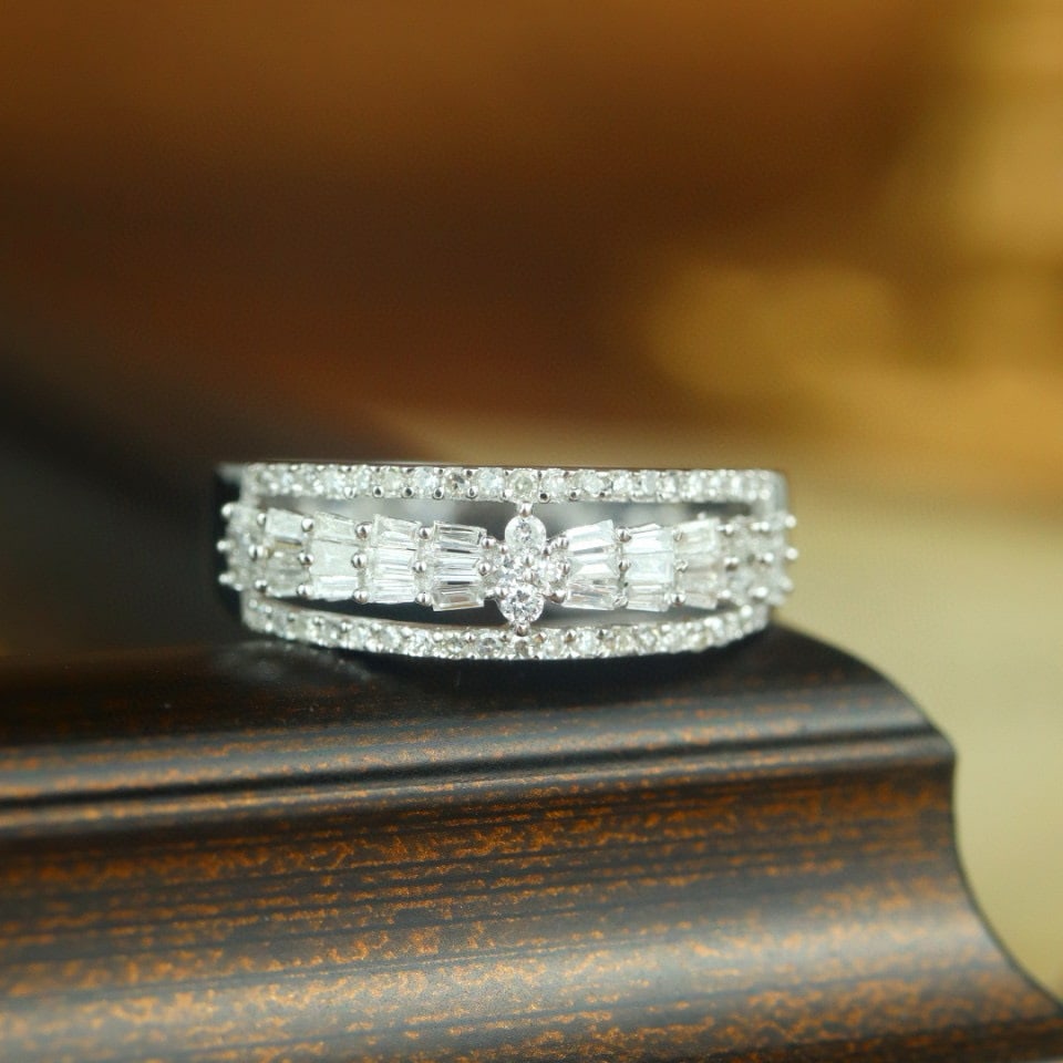 14k Gold 0.65 Ct Natural H Diamond Ring: Ref:231066089 // gold content:14k gold // ring size:7. 25us // // main gemstone:diamond // shape:multiply // carat weight:0. 65ct // clarity grade:vs-si // color:h // treatment:natural // Condition: