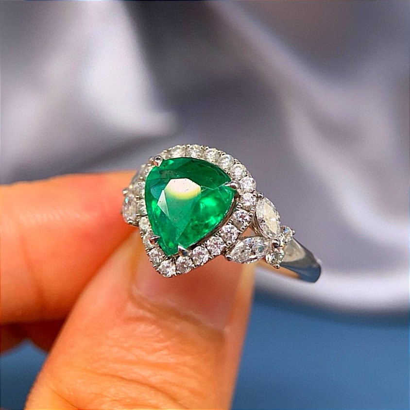 14k Gold 2.79 Ctw Vivid Green Natural Emerald & Diamond Ring - 2