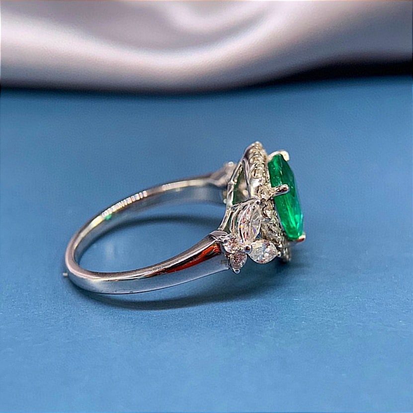 14k Gold 2.79 Ctw Vivid Green Natural Emerald & Diamond Ring - 4