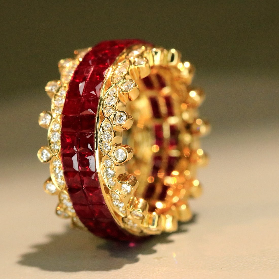 14k Gold 5.77 Ctw Natural Ruby & Diamond Ring: Ref:231066093 // gold content:14k gold // ring size:7. 25us // // main gemstone:ruby // shape:princess // carat weight:5. 09ct // color:red // treatment:natural // // adjacent gemstone 2 : diamond //