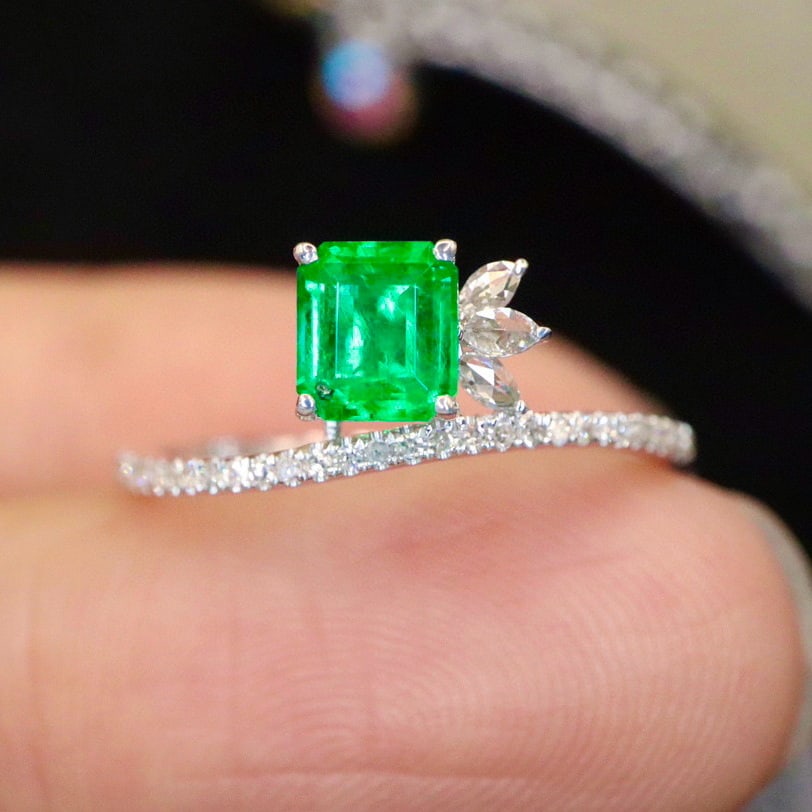 14k Gold 0.66 Ctw Vivid Green Natural Emerald & Diamond Ring: Ref:231066098 // gold content:14k gold // ring size:7. 25us // // main gemstone:emerald // shape:octagonal // carat weight:0. 53ct // color:vivid green // treatment:natural // // adjacent gemstone 2