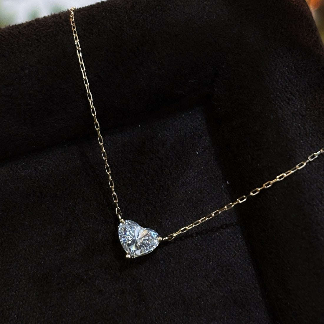 14k Gold 0.45 Ct Natural H Diamond Necklace: Ref:231066109 // gold content:14k gold // main gemstone:diamond // shape:heart // carat weight:0. 45ct // clarity grade:vs-si // color:h // treatment:natural // Condition: New Low Estimate: 2100.00