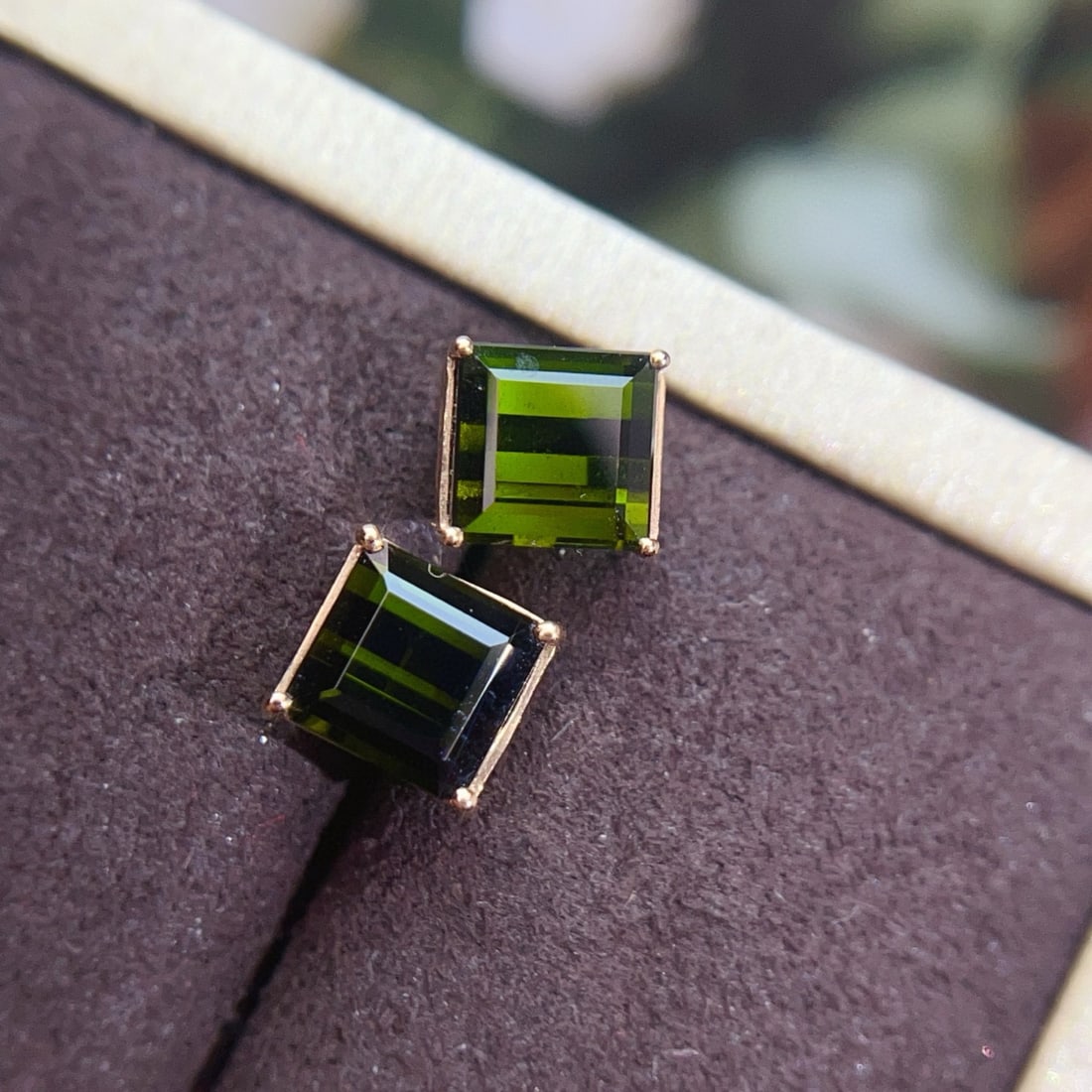 14k Gold 5.75 Ct Natural Tourmaline Earrings: Ref:231066113 // gold content:14k gold // main gemstone:tourmaline // shape:octagonal // carat weight:5. 75ct // color:green // treatment:natural // Condition: New Low Estimate: 2600.00 High