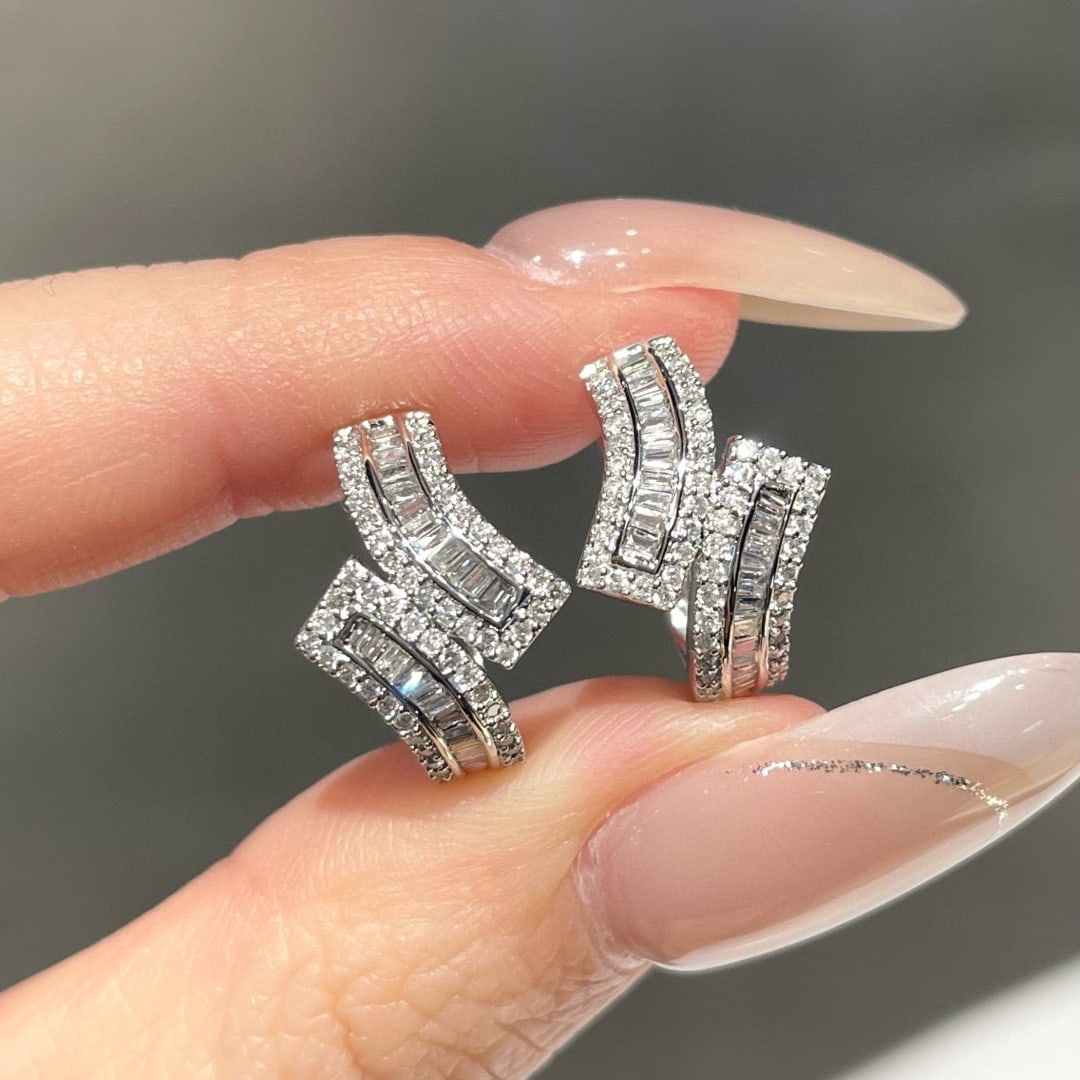 14k Gold 0.55 Ct Natural H Diamond Earrings: Ref:231066120 // gold content:14k gold // main gemstone:diamond // shape:multiply // carat weight:0. 55ct // clarity grade:vs-si // color:h // treatment:natural // Condition: New Low Estimate: