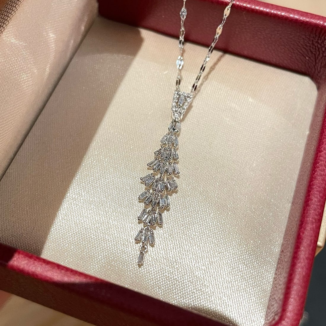 14k Gold 0.4 Ct Natural H Diamond Necklace: Ref:231066122 // gold content:14k gold // main gemstone:diamond // shape:multiply // carat weight:0. 4ct // clarity grade:vs-si // color:h // treatment:natural // Condition: New Low Estimate: 1700.00