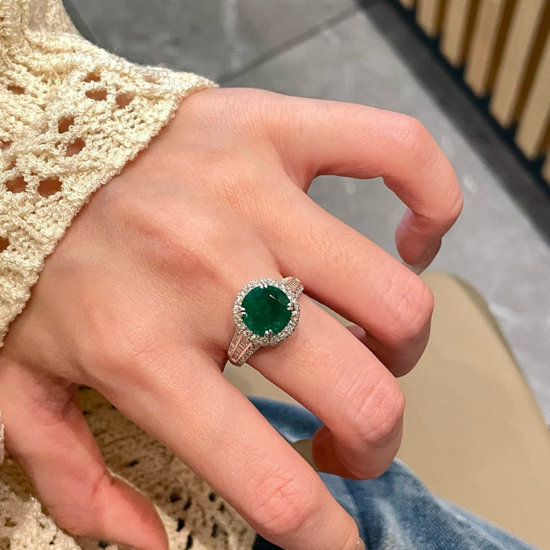 14k Gold 3.19 Ctw Vivid Green Natural Emerald & Diamond Ring - 4