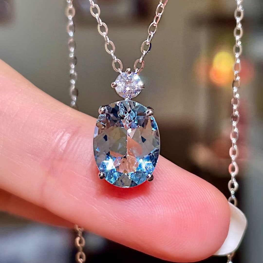 14k Gold 2.47 Ctw Natural Aquamarine & Diamond Necklace: Ref:231066153 // gold content:14k gold // main gemstone:aquamarine // shape:oval // carat weight:2. 35ct // color:blue // treatment:natural // // adjacent gemstone 2 : diamond // shape:round // carat
