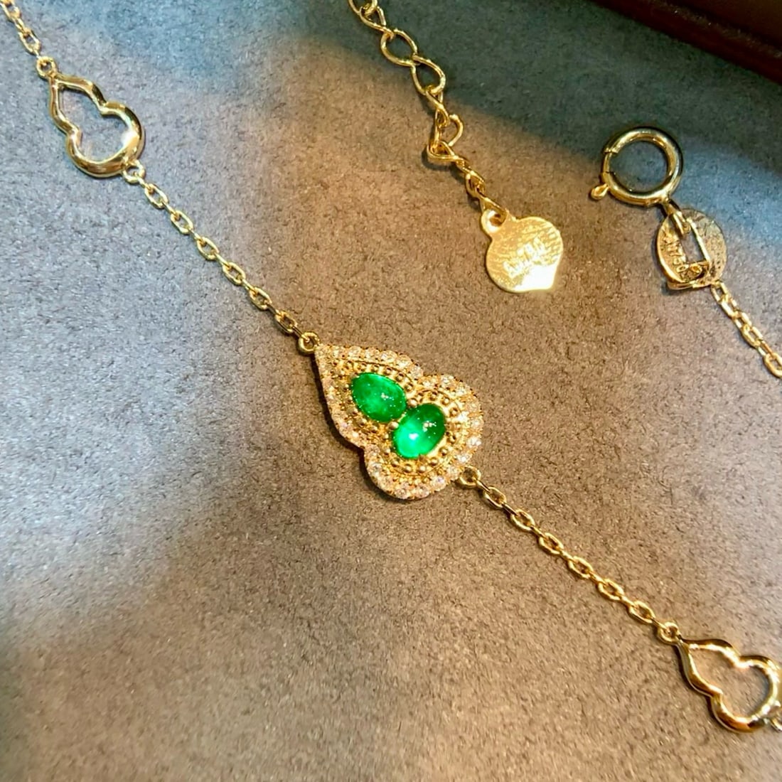 14k Gold 0.48 Ctw Vivid Green Natural Emerald & Diamond Bracelet - 2