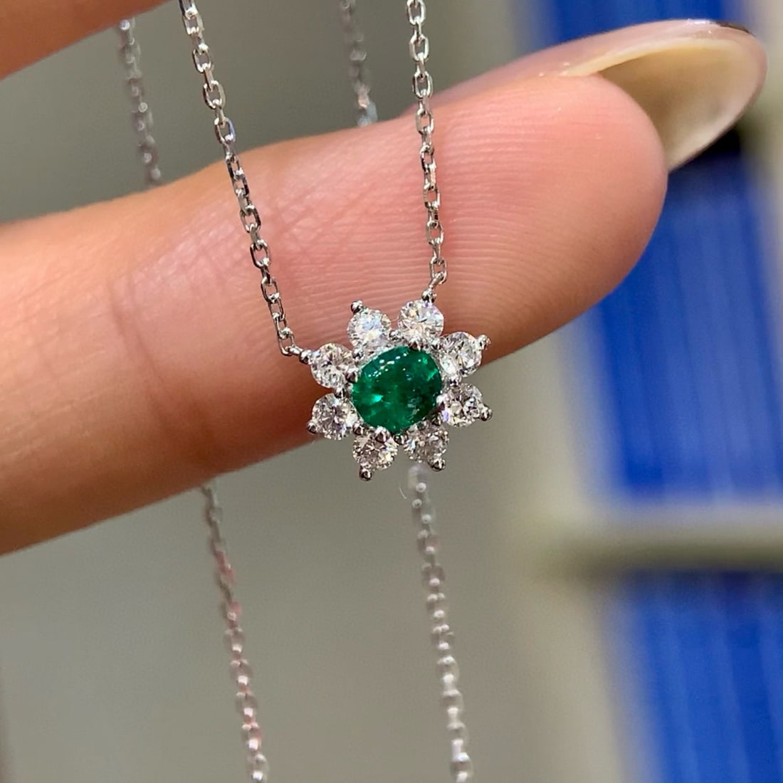 14k Gold 0.43 Ctw Vivid Green Natural Emerald & Diamond Necklace - 3