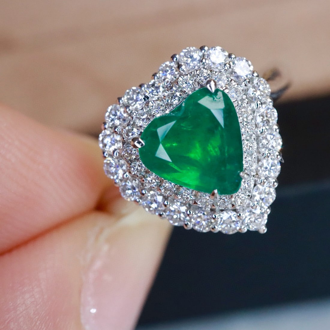 14k Gold 1.54 Ctw Vivid Green Natural Emerald & Diamond Ring - 3