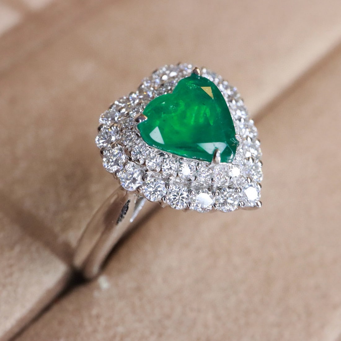 14k Gold 1.54 Ctw Vivid Green Natural Emerald & Diamond Ring - 4