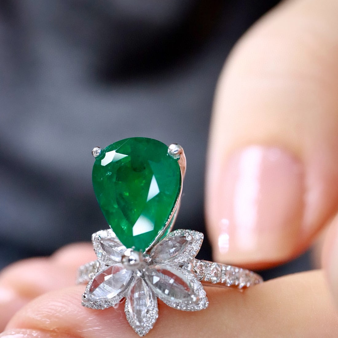 14k Gold 3.42 Ctw Vivid Green Natural Emerald & Sapphire Ring - 3