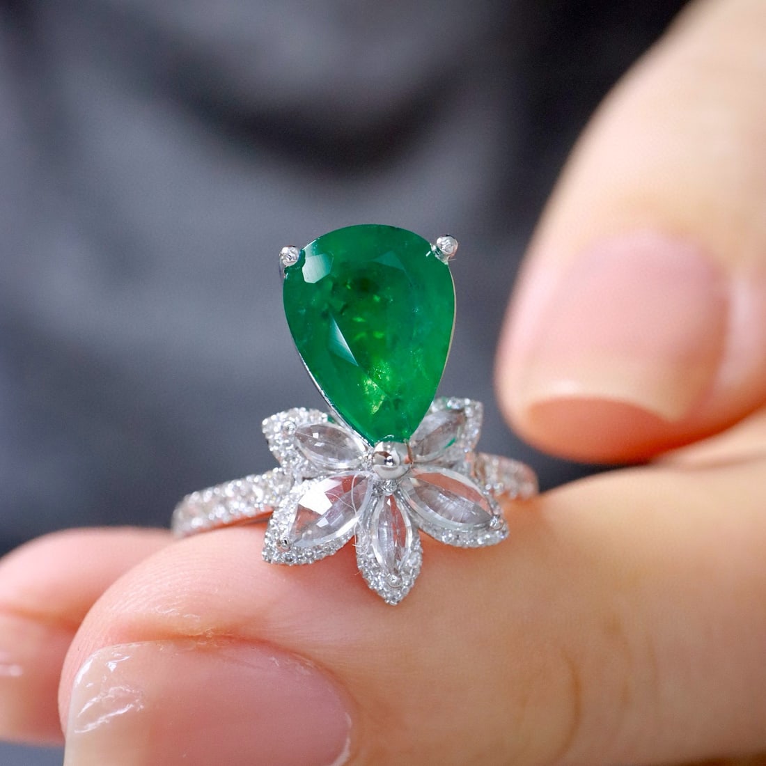 14k Gold 3.42 Ctw Vivid Green Natural Emerald & Sapphire Ring - 5