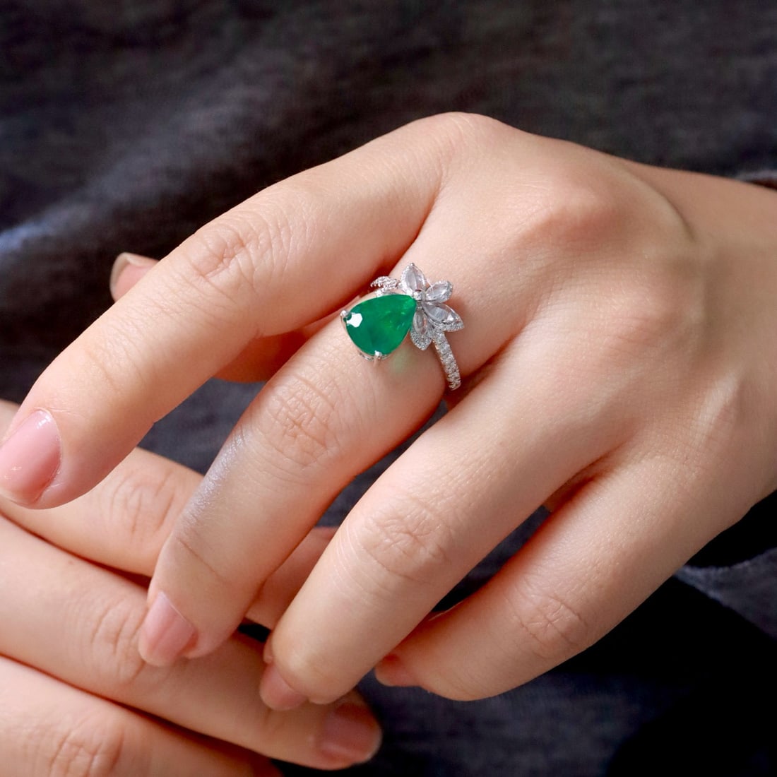 14k Gold 3.42 Ctw Vivid Green Natural Emerald & Sapphire Ring - 6