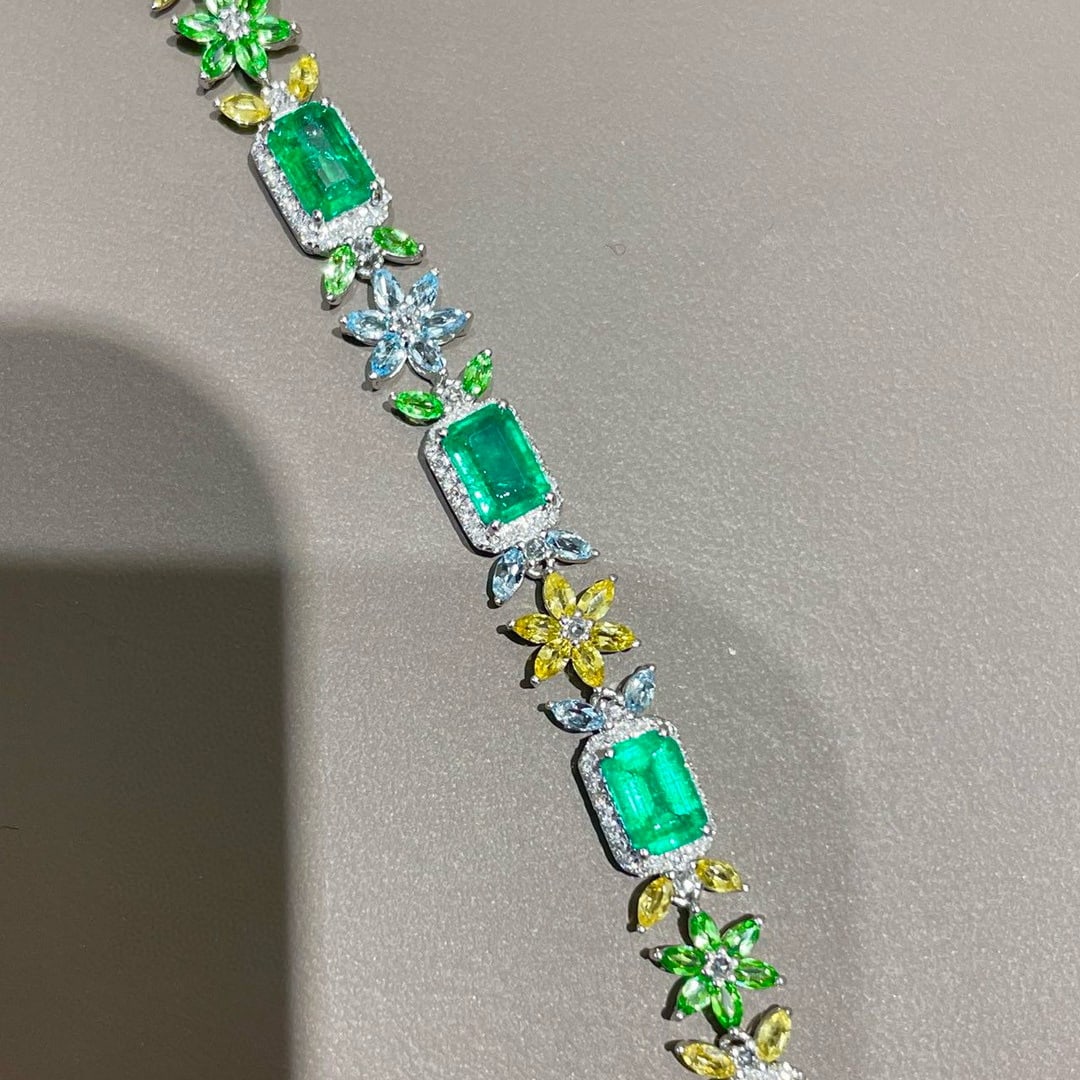 14k Gold 5.12 Ct Vivid Green Natural Emerald & Diamond Bracelet - 3