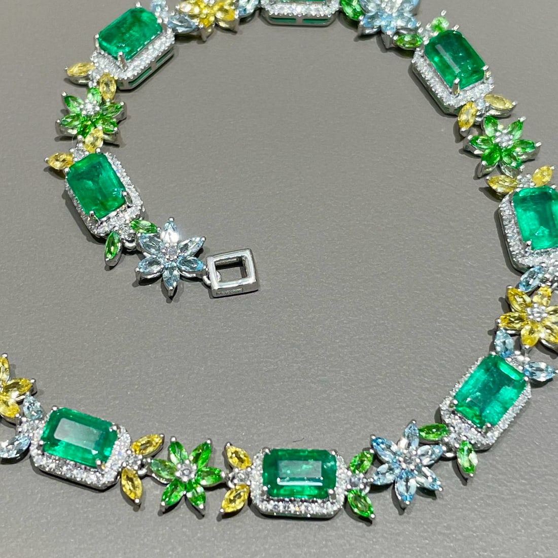 14k Gold 5.12 Ct Vivid Green Natural Emerald & Diamond Bracelet - 6