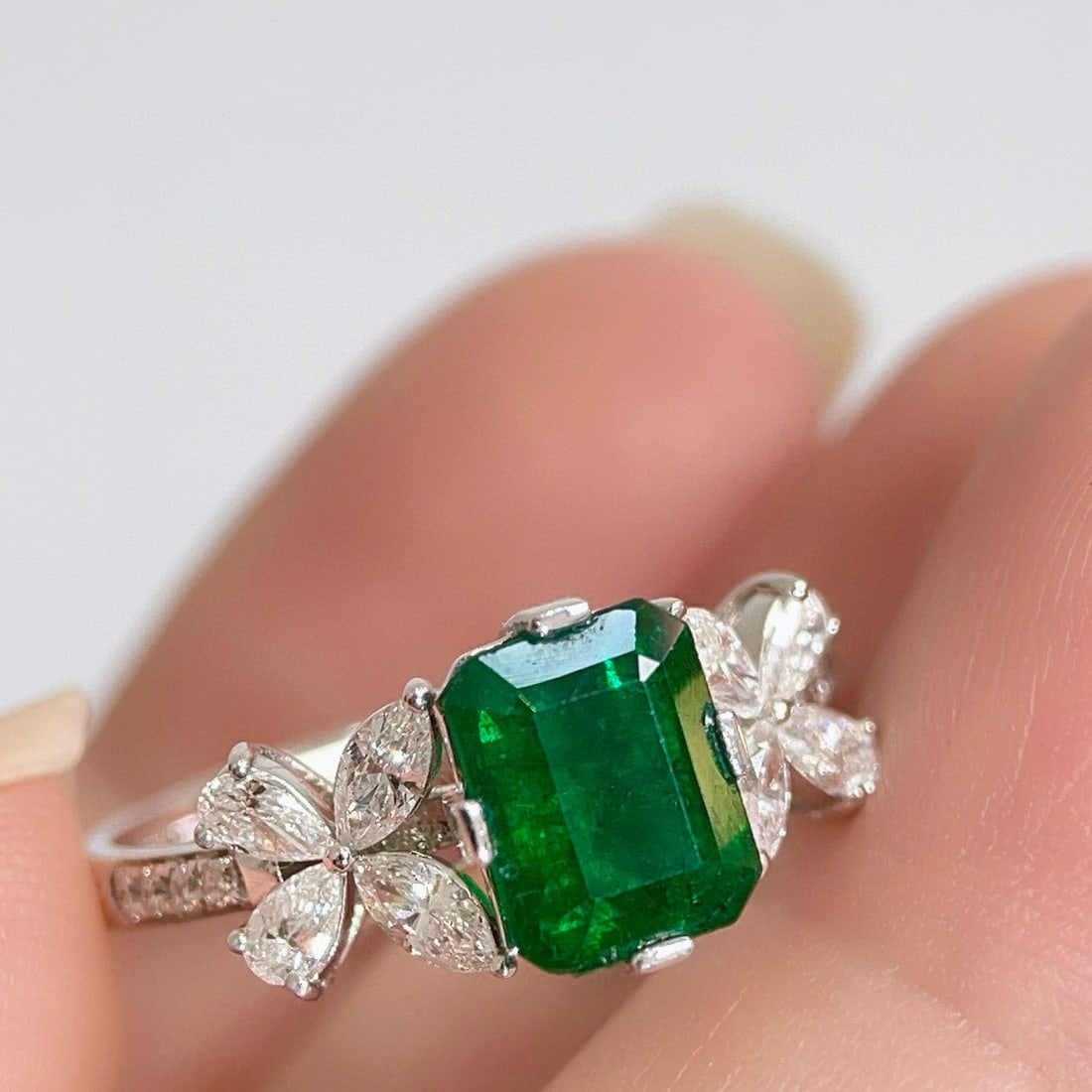 14k Gold 2.48 Ctw Vivid Green Natural Emerald & Diamond Ring - 2