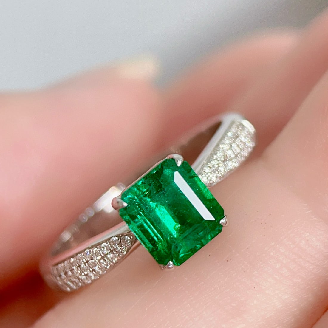 14k Gold 1.44 Ctw Vivid Green Natural Emerald & Diamond Ring - 3
