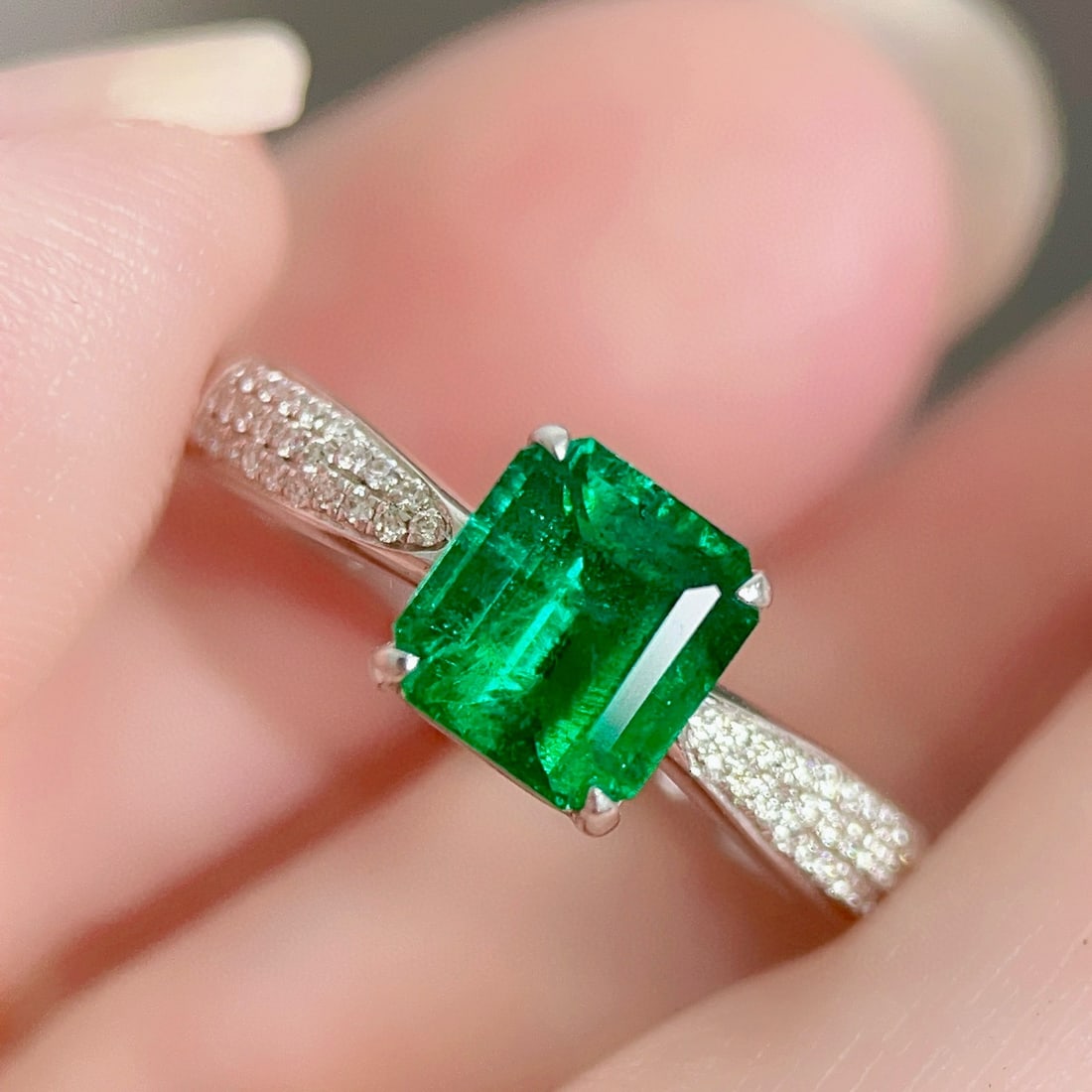 14k Gold 1.44 Ctw Vivid Green Natural Emerald & Diamond Ring - 4