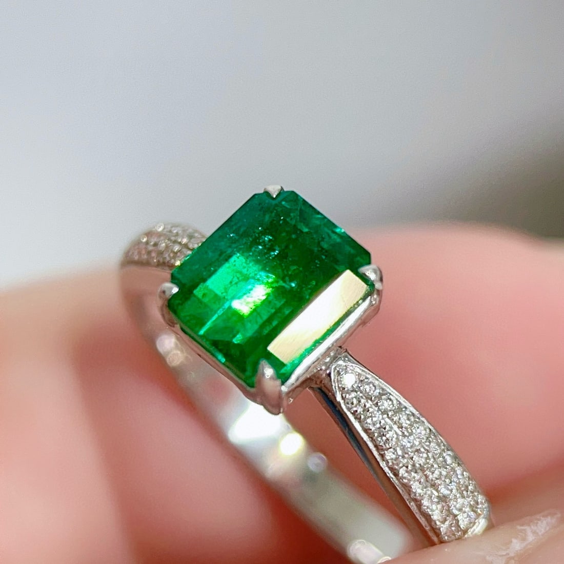 14k Gold 1.44 Ctw Vivid Green Natural Emerald & Diamond Ring - 5