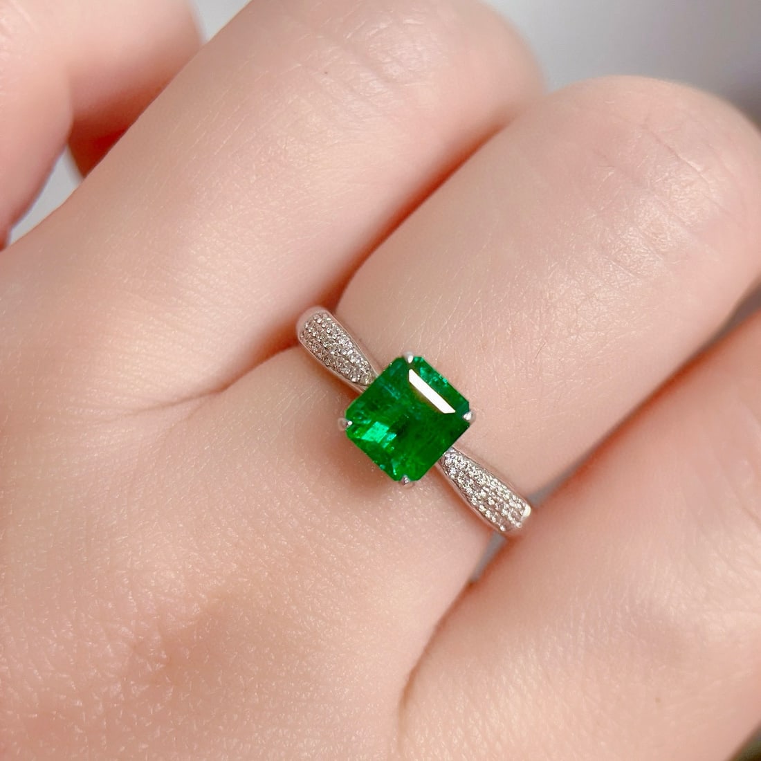 14k Gold 1.44 Ctw Vivid Green Natural Emerald & Diamond Ring - 6